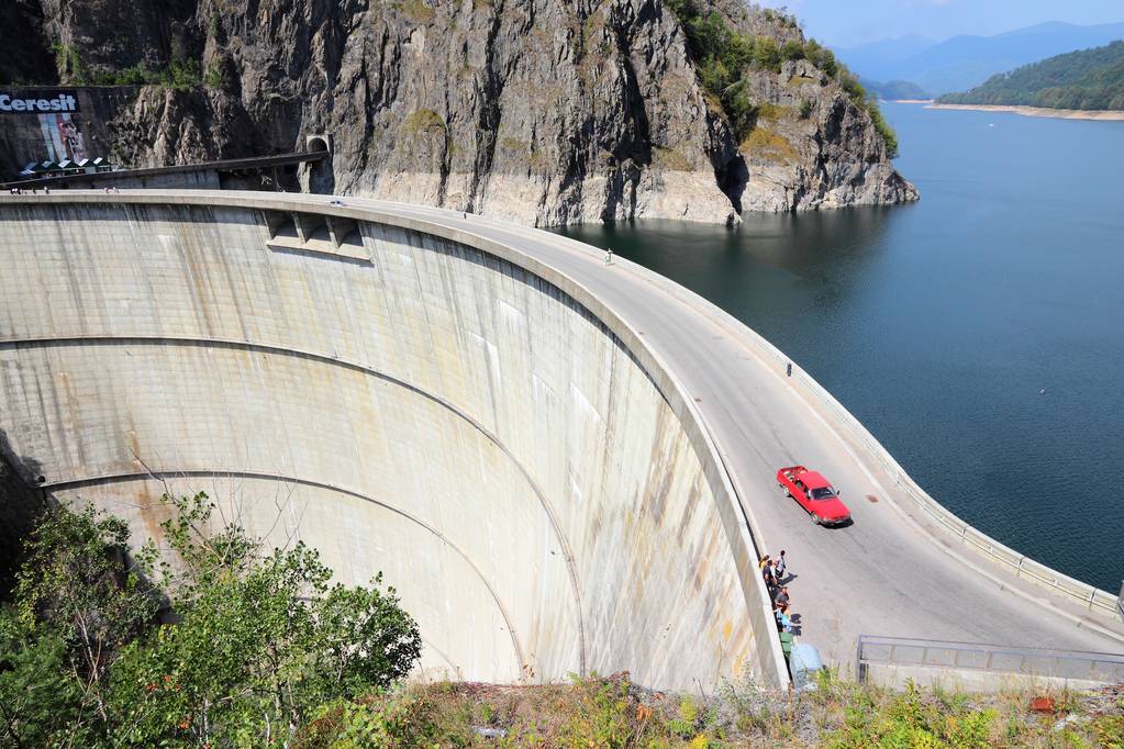在高质量发展之路上稳步前行