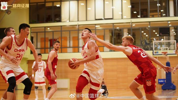 从安德森到李凯尔：中国男篮为何选择他：归化