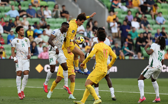 国足0-2负喀麦隆 暴露体系与节奏断层