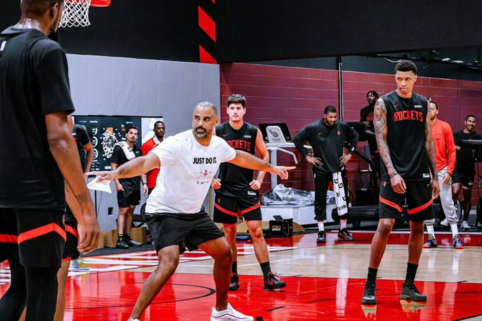 火箭队力克雄鹿终结8年横扫纪录 乌度卡调整阵容