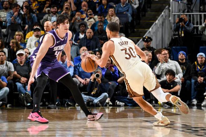 库里三分创纪录，勇士力克国王逆转取胜