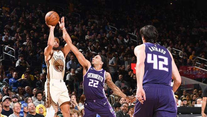 库里三分创纪录，勇士力克国王逆转取胜