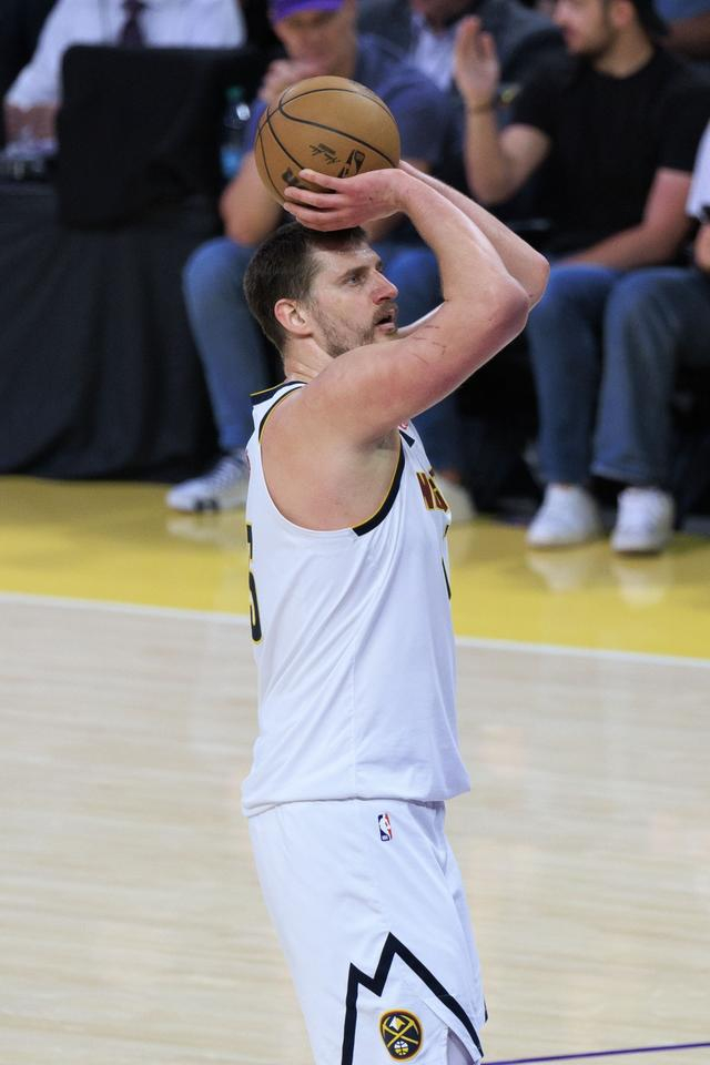 约基奇三双加抢断创历史首人 掘金逆转开拓者登