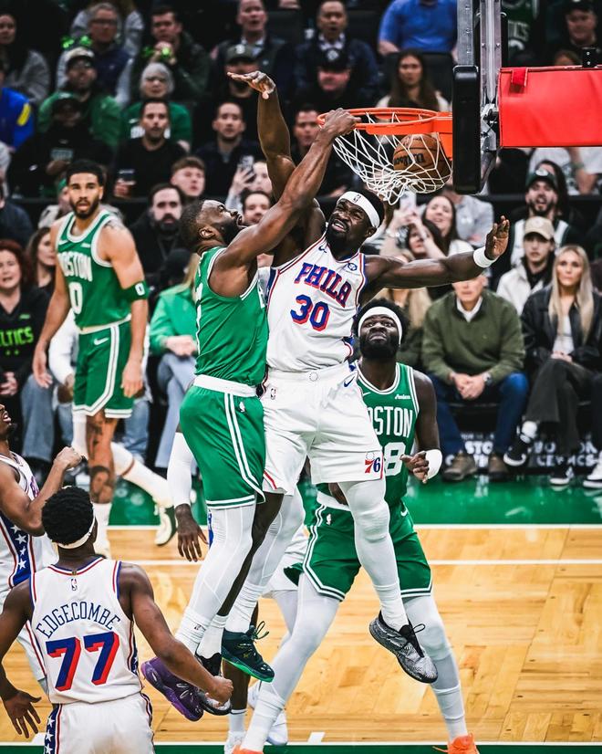 76人逆转绿军扳平大比分，埃奇库姆创历史神迹