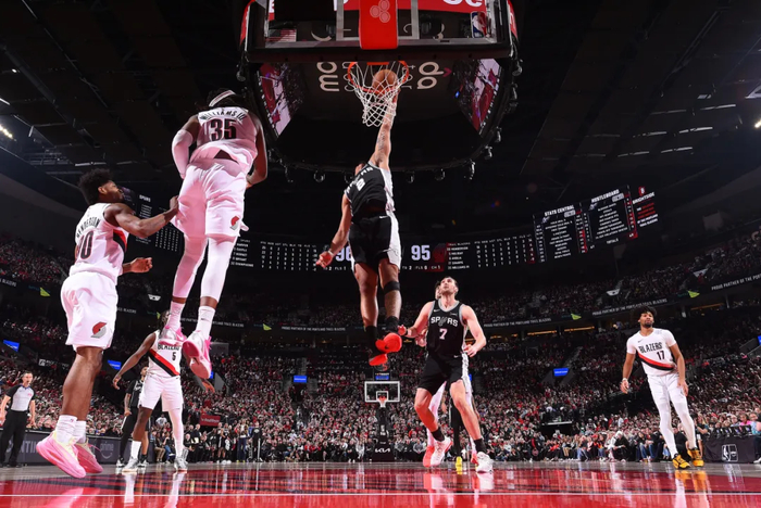NBA季后赛两场惊天逆转：湖人3-0领先马刺逆转夺