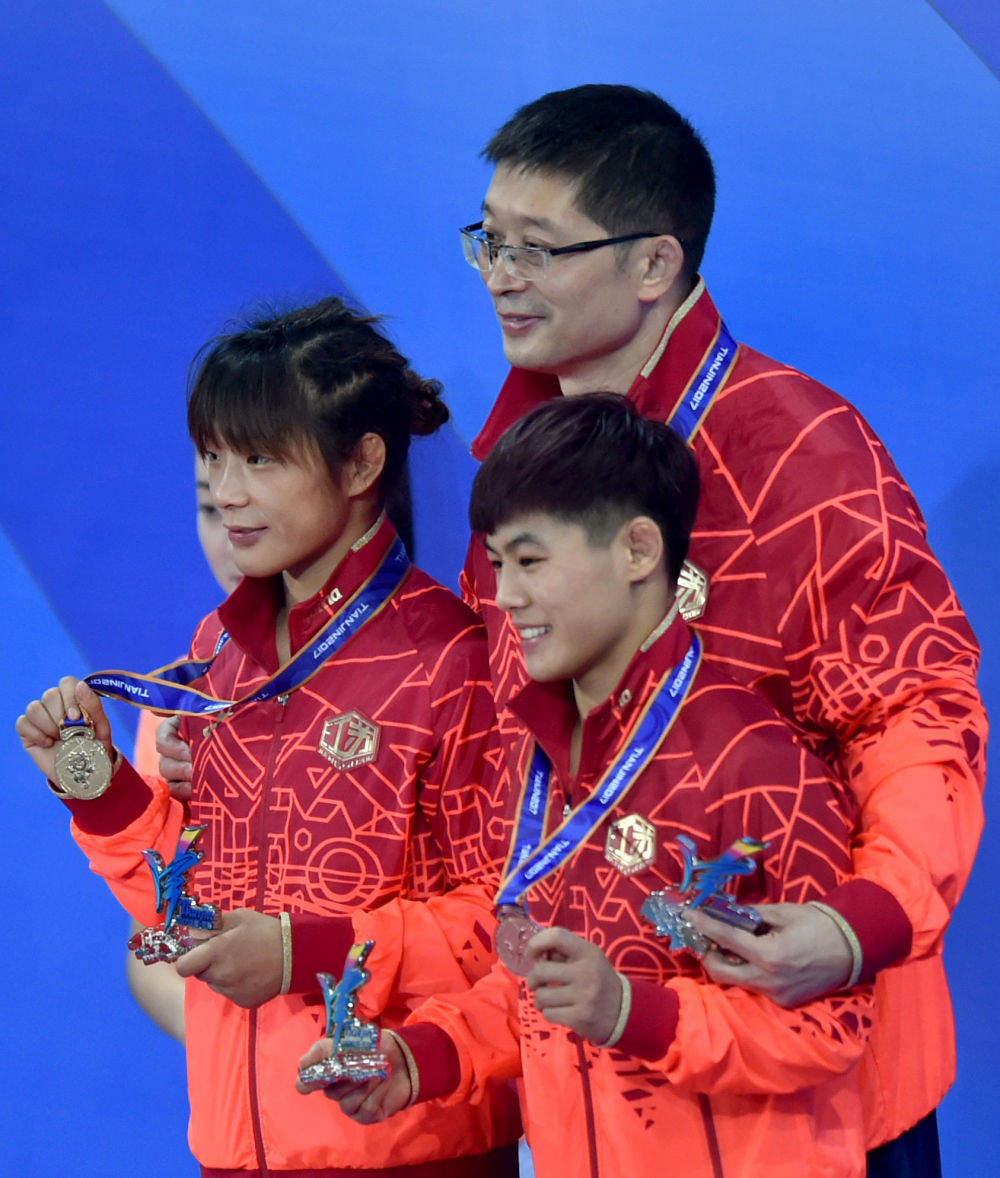 中国沙滩摔跤队亚沙会勇夺1金2银2铜 女将龙佳一
